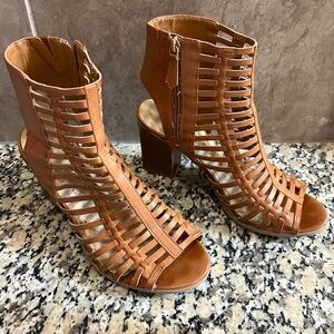 Tan heel booties for the win